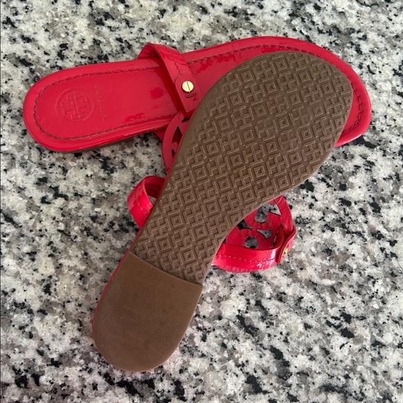 TORY BURCH Red Sandals with Logo Detail. Size 6 1/2M - Picture 4 of 6